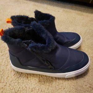 Snow boots
